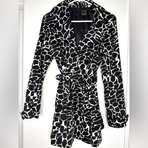 Talie Woman’s Classic Black/White 3/4 length Animal Print Jacket Small NWOT